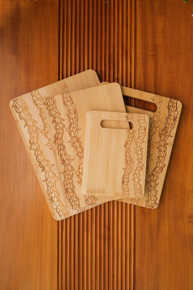 Small Pīkake Lei Bamboo Charcuterie Board (Handle)